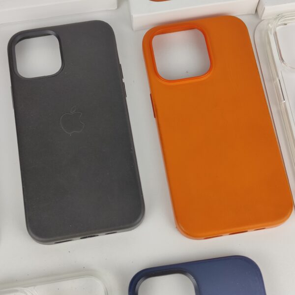(x8) Capas para Iphone 12 / 13 / 14 - Pele / Silicone e Plástico
