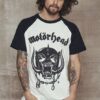(L) T-Shirt Oficial Motörhead Raglan para Homem - “Everything is Louder with Lemmy” (Branco/Preto)