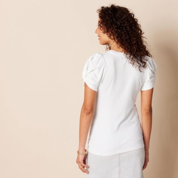 (XL) T-Shirt Regular-Fit Amazon Essentials Decote Redondo Mangas Dobradas Branco Mulher