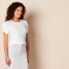 (XL) T-Shirt Regular-Fit Amazon Essentials Decote Redondo Mangas Dobradas Branco Mulher