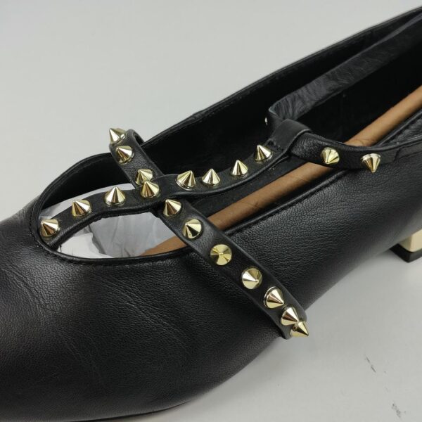 LT18X0124_4 (37) Sapatos / Sabrina GIOSEPPO Preto com tachas mulher