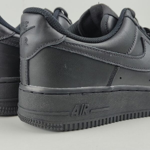 (38.5) Sapatilhas Nike Air Force 1 '07 Mulher - Preto