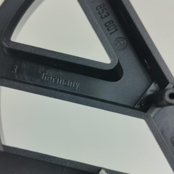 Volkswagen Emblema da porta traseira 701853601AC