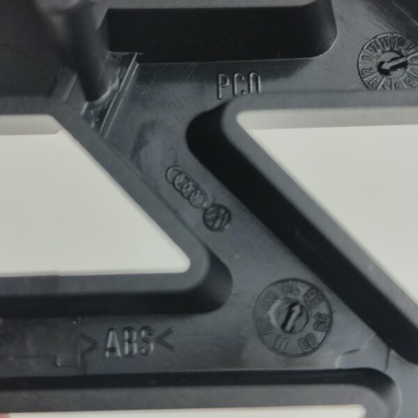 Volkswagen Emblema da porta traseira 701853601AC