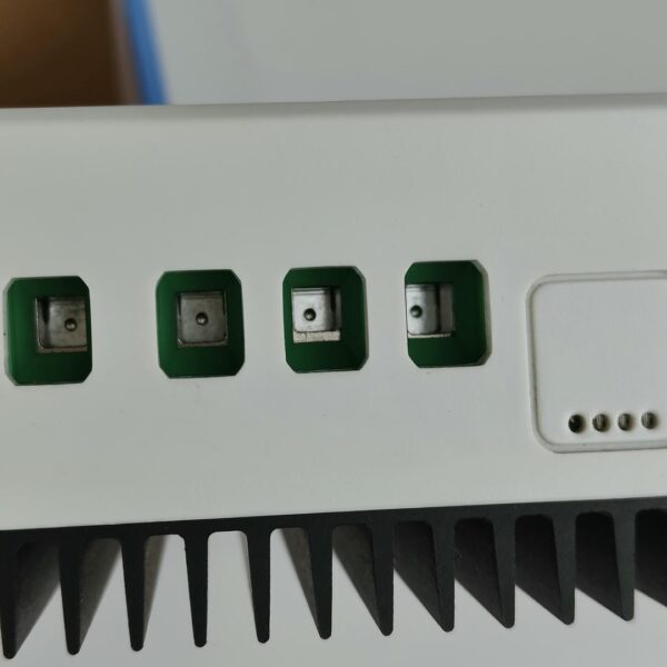 Controlador de carga 12/24V EPEVER PWM VS6024AU