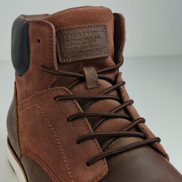 (48) Botas Levi's Modelo Jax Plus em Pele e Camurça para Homem - Castanho