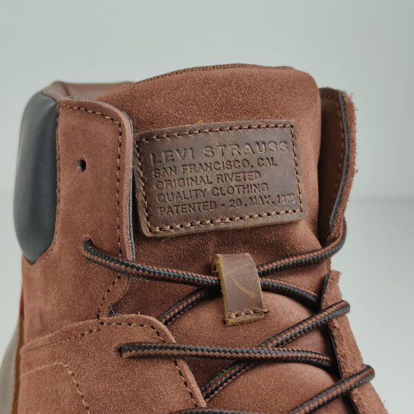 (48) Botas Levi's Modelo Jax Plus em Pele e Camurça para Homem - Castanho