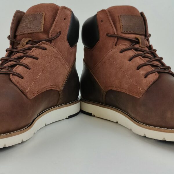 (48) Botas Levi's Modelo Jax Plus em Pele e Camurça para Homem - Castanho