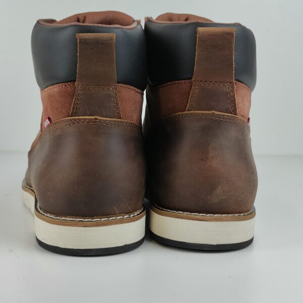 (48) Botas Levi's Modelo Jax Plus em Pele e Camurça para Homem - Castanho