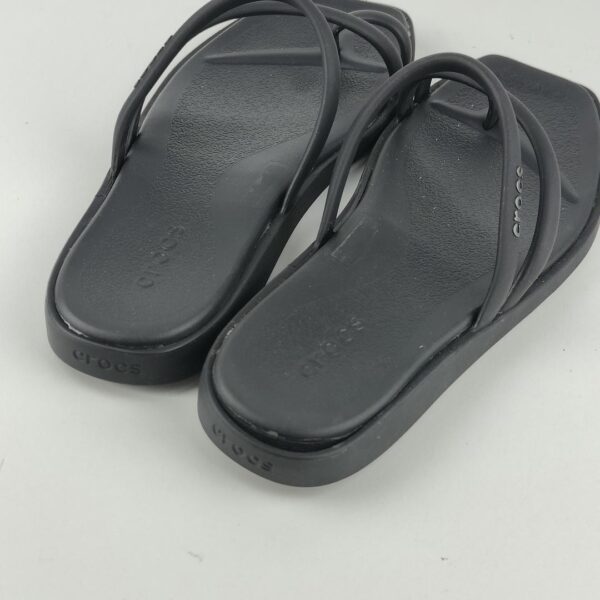 (34/35) Sandalias Crocs Miami Toe Loop Mulher Preto