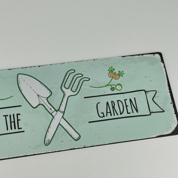 oplus_32 Placa decorativa Vintage em metal - "I´m in the garden" (40x15cm) para fixação em parede