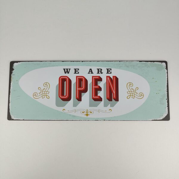 Placa decorativa Vintage em metal - "We are open" (40x15cm) para fixação em parede