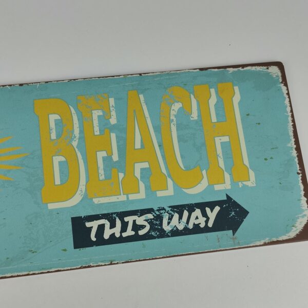 Placa decorativa Vintage em metal - "Beach This Way" (40x15cm) para fixação em parede