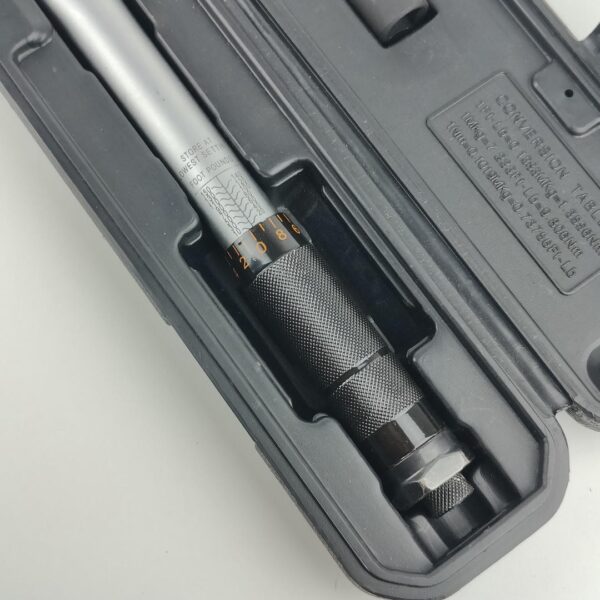 Chave Dinamométrica 1/2” Tacklife 13,6 a 203,5 Nm ±4% com Extensão e Adaptador 3/8" HTW2A