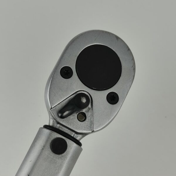 Chave Dinamométrica 1/2” Tacklife 13,6 a 203,5 Nm ±4% com Extensão e Adaptador 3/8" HTW2A