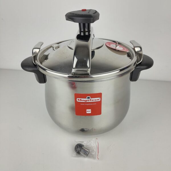 oplus_32 Panela de Pressão Tradicional 8 L Magefesa Star Bombeada apta para Indução Aço Inoxidável 18/10