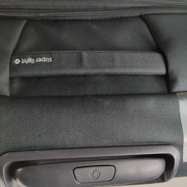 Mala de Viagem Samsonite Base Boost 78 cm 105 L com 4 Rodas e Cadeado TSA Ligeira e Ampliável - Negro