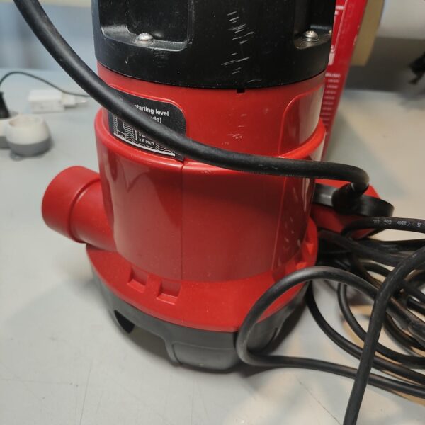 Bomba de Águas Sujas Einhell 780 W Capacidade 15700 L/h Profundidade Máx. 7 m GC-DP 7835