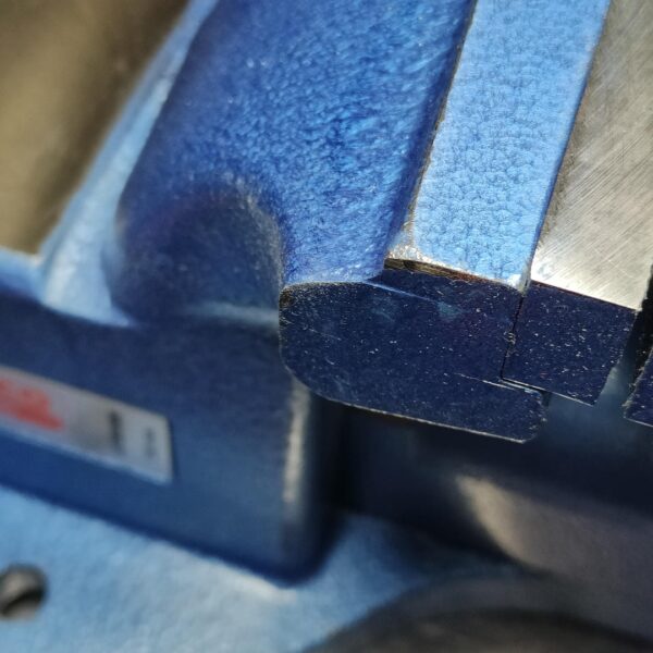 oplus_32 Torno de Bancada Profissional Bahco 150 mm e Mordentes Intercambiáveis - Modelo 607201500