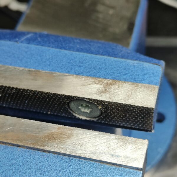 oplus_32 Torno de Bancada Profissional Bahco 150 mm e Mordentes Intercambiáveis - Modelo 607201500