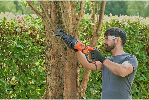 Serra de Sabre BLACK+DECKER 750 W 2800rpm Cabeçal Ajustável BES301-QS