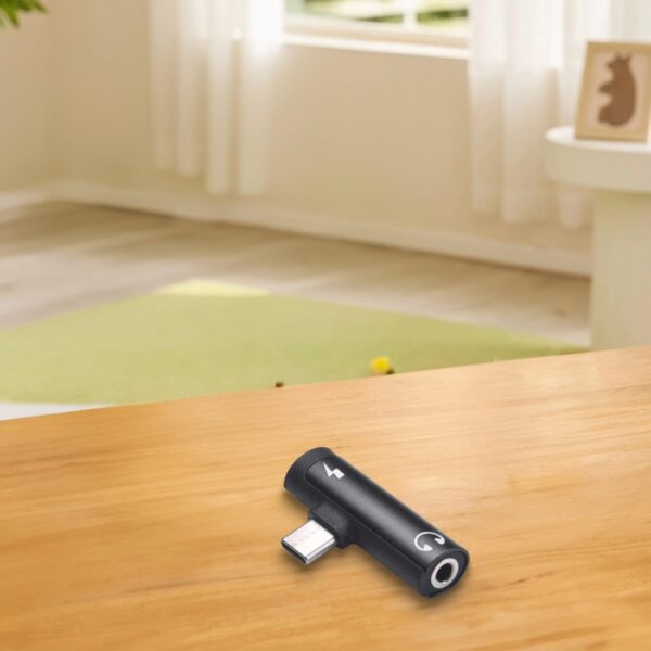 Adaptador USB-C 2 em 1 para Áudio e Carregamento em Liga de Alumínio - Preto