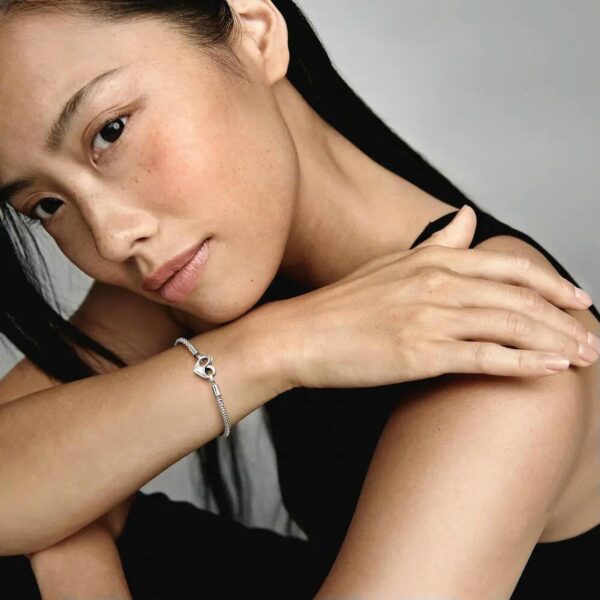 Pulseira de Prata Estilo Pandora Moments Malha de Serpente com Fecho de Cadeado e Coração - Prateado