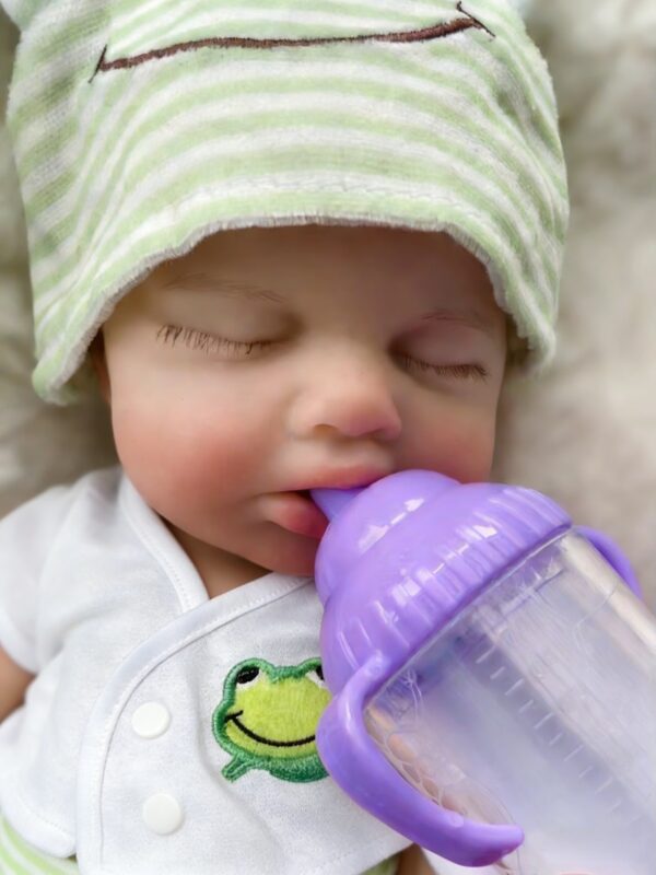 D226X3051_1775488336911_1 Boneca Reborn Silicone Macio Boca Articulada Corpo Inteiro OtardDolls Loulou 1.1 Kg 33 cm