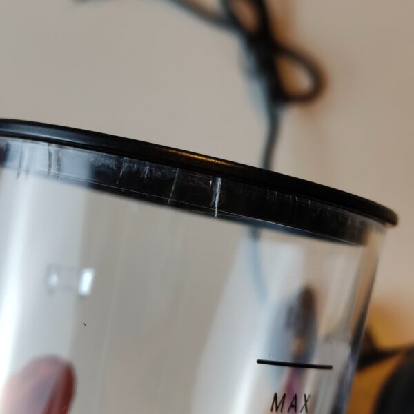 Cafeteira Delta Q Mini Qool para Cápsulas Compacta Versátil Minimalista Cor Vermelha