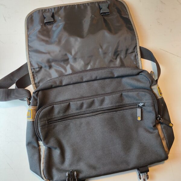 (35x30cm) Mala de ombro para portátil Camel Active