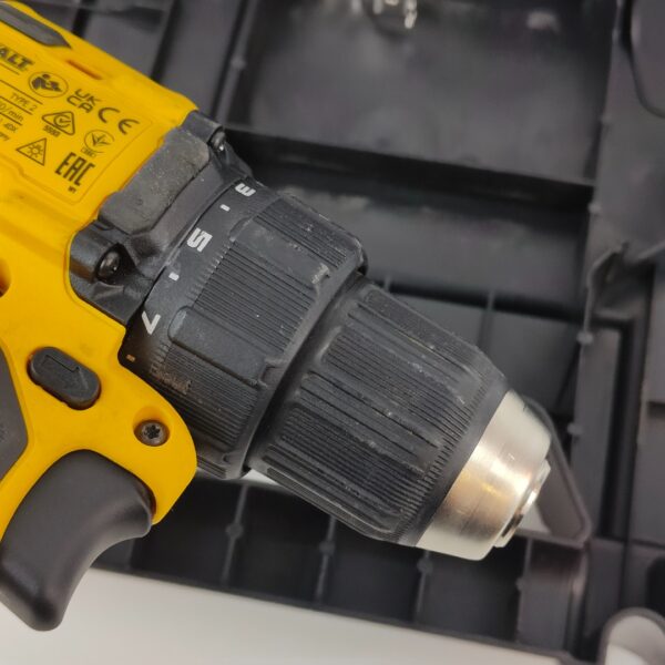 Berbequim Aparafusador Compacto DEWALT XR 18 V Li-Ion 2Ah Sem Escovas com LED DCD708D2T-QW (LER DESCRIÇÃO)