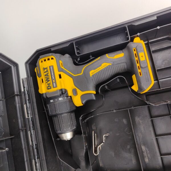 Berbequim Aparafusador Compacto DEWALT XR 18 V Li-Ion 2Ah Sem Escovas com LED DCD708D2T-QW (LER DESCRIÇÃO)