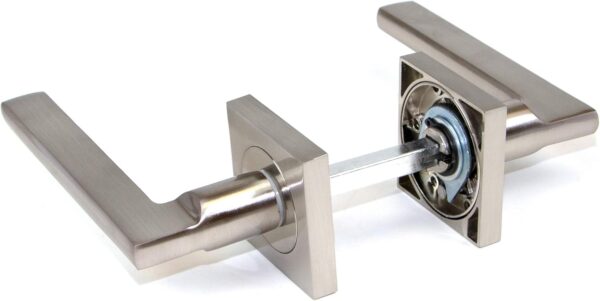 Puxadores de Porta Níquel Acetinado Modernos com Mola de Retorno Emuca Roseta 50x50mm