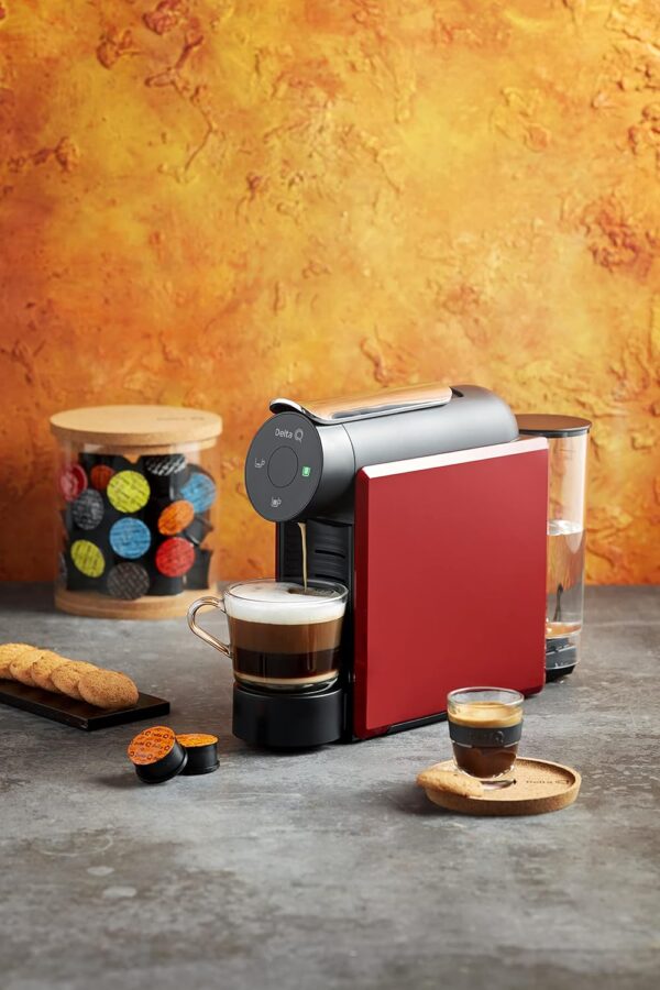 Cafeteira Delta Q Mini Qool para Cápsulas Compacta Versátil Minimalista Cor Vermelha
