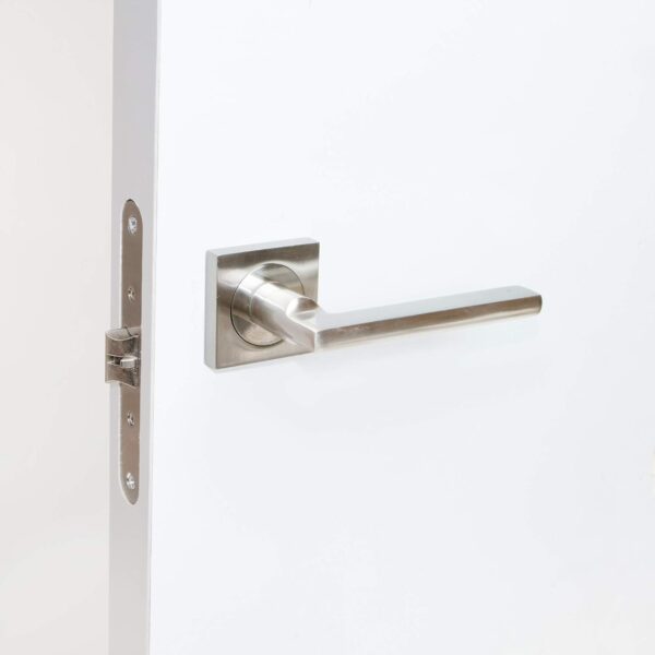 Puxadores de Porta Níquel Acetinado Modernos com Mola de Retorno Emuca Roseta 50x50mm