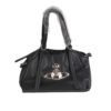 F126X3105_1780493136578_0 Mala Premium Preta em Pele Granulada Estilo Casa Britânica de Moda Alternativa