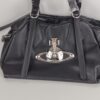 F126X3105_1780493136578_1 Mala Premium Preta em Pele Granulada Estilo Casa Britânica de Moda Alternativa
