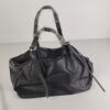 F126X3105_1780493136578_5 Mala Premium Preta em Pele Granulada Estilo Casa Britânica de Moda Alternativa