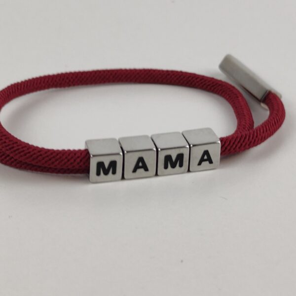 (2 Uni.) Pulseira Ajustável Bordô com Letras Metálicas "MAMA" e Acabamento Premium