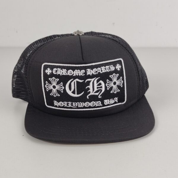 Boné Trucker Premium Preto Estilo Rock de Luxo com Bordado Gótico Contrastante