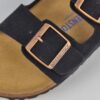 (40) Sandálias Birkenstock Arizona Pretas com Duas Fivelas em Tom Cobre