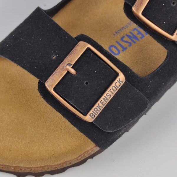(40) Sandálias Birkenstock Arizona Pretas com Duas Fivelas em Tom Cobre