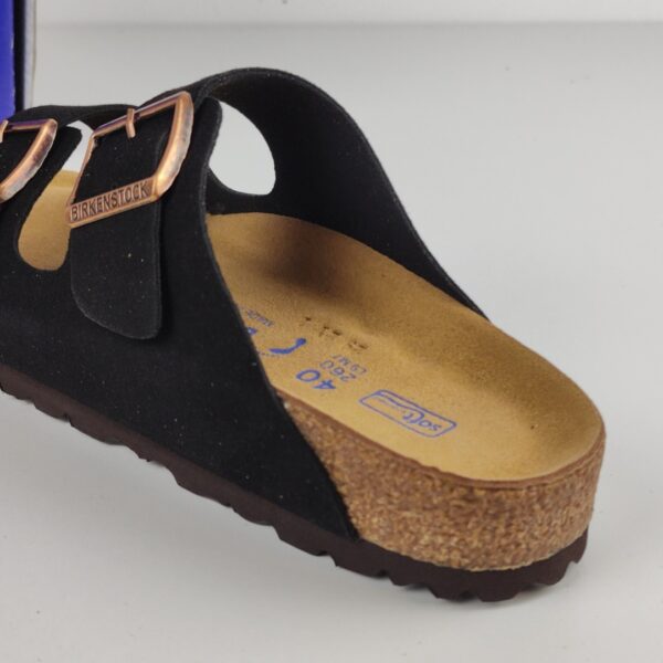 (40) Sandálias Birkenstock Arizona Pretas com Duas Fivelas em Tom Cobre