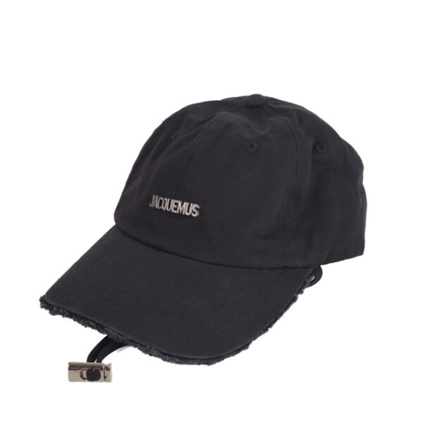 Boné Preto de Estilo Premium com Aba Desfiada e Cordão Ajustável