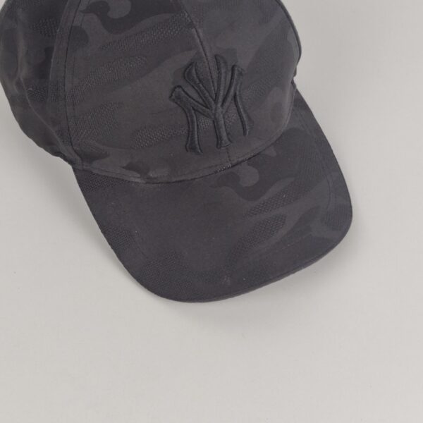 Boné Preto Camuflado Estilo Nova Iorque com Bordado Tonal