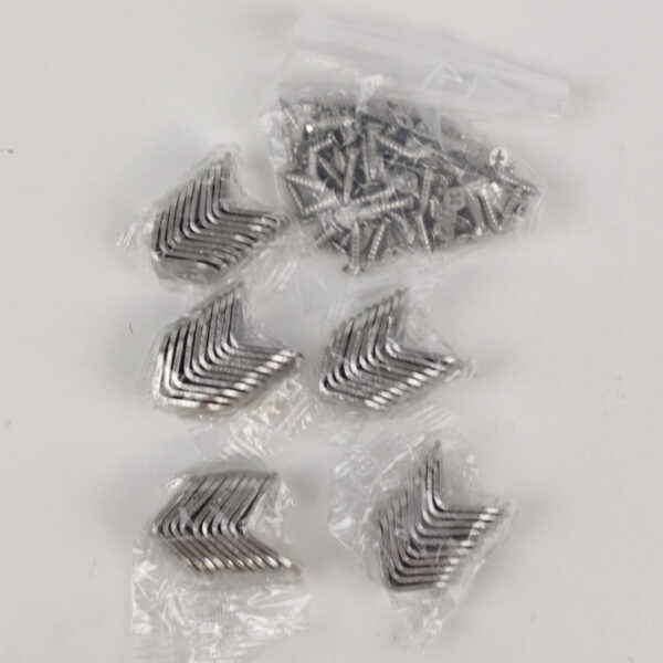 F126X3494_1782253480956_0 Kit de Cantoneiras Metálicas Em L Com Parafusos
