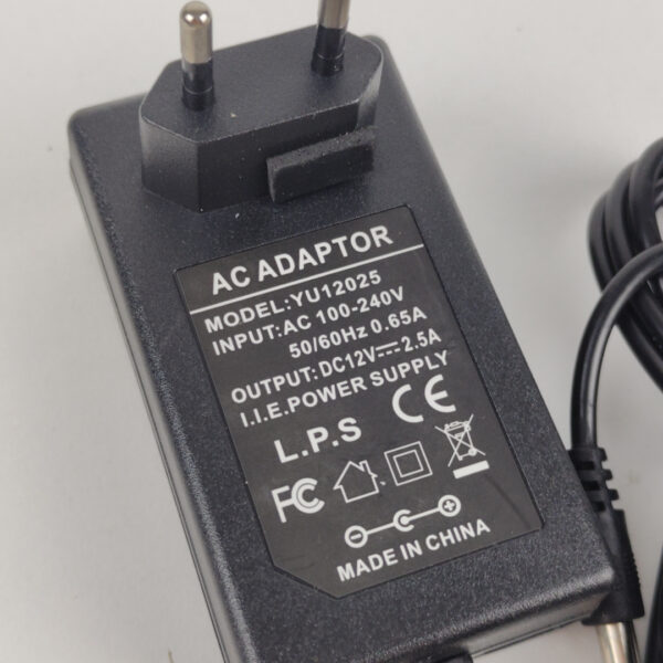 Adaptador AC/DC 12V 2.5A Com Fichas de Alimentação