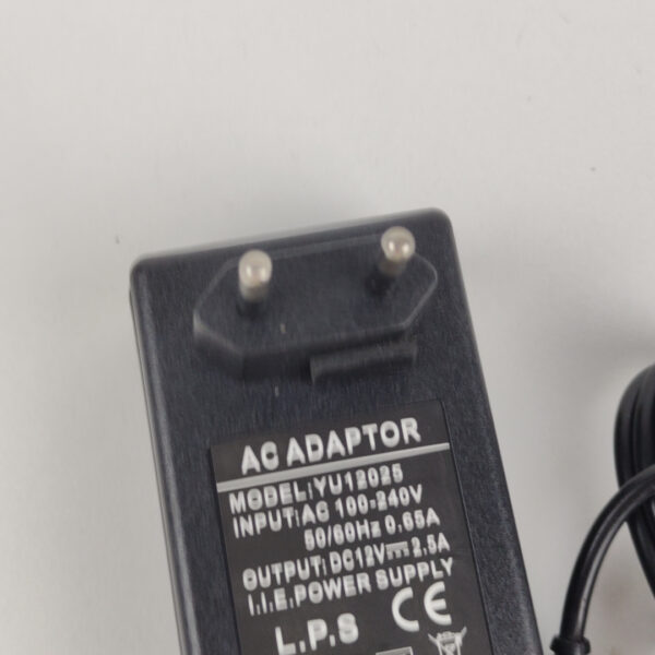 Adaptador AC/DC 12V 2.5A Com Fichas de Alimentação
