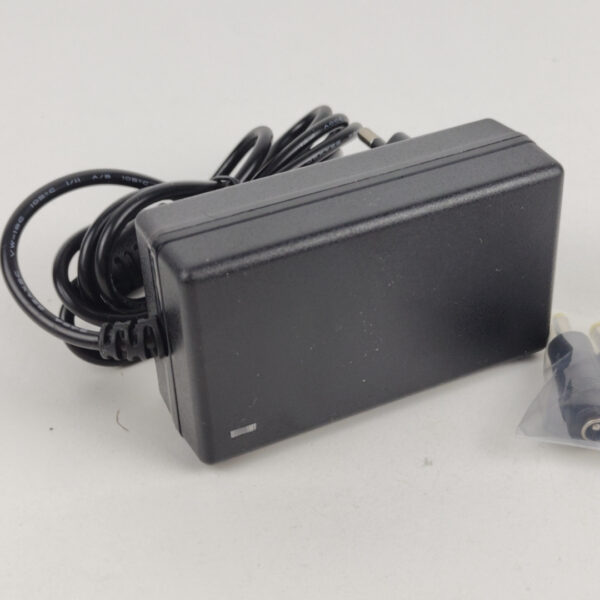 Adaptador AC/DC 12V 2.5A Com Fichas de Alimentação