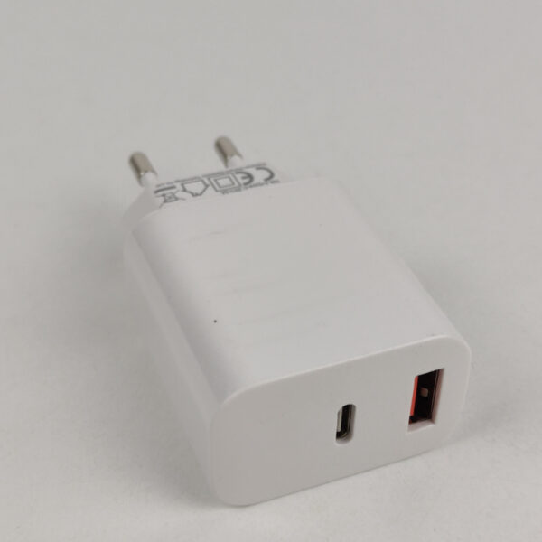 Carregador de Tomada USB-C e USB-A 30W